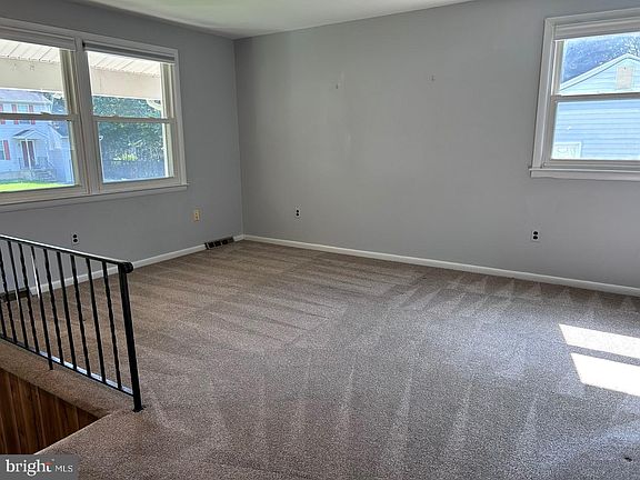 4th image of 966 Saint Margarets Dr