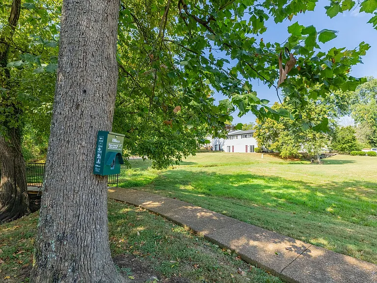 Brookwood Apartments — Photo 33