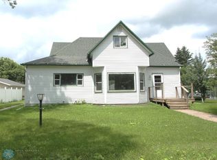 128 4th St E, Halstad, MN 56548