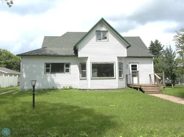 128 4th St E, Halstad, MN 56548
