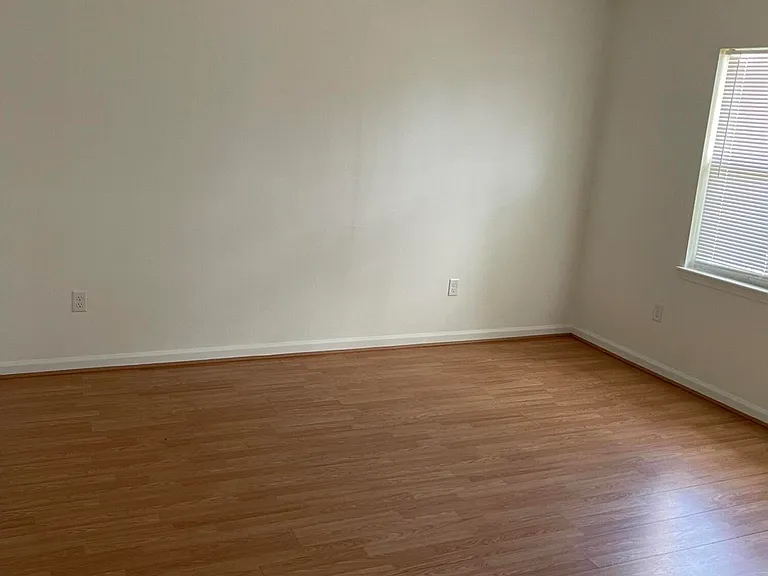 4230 Mount Vernon Ave #102 — Photo 2