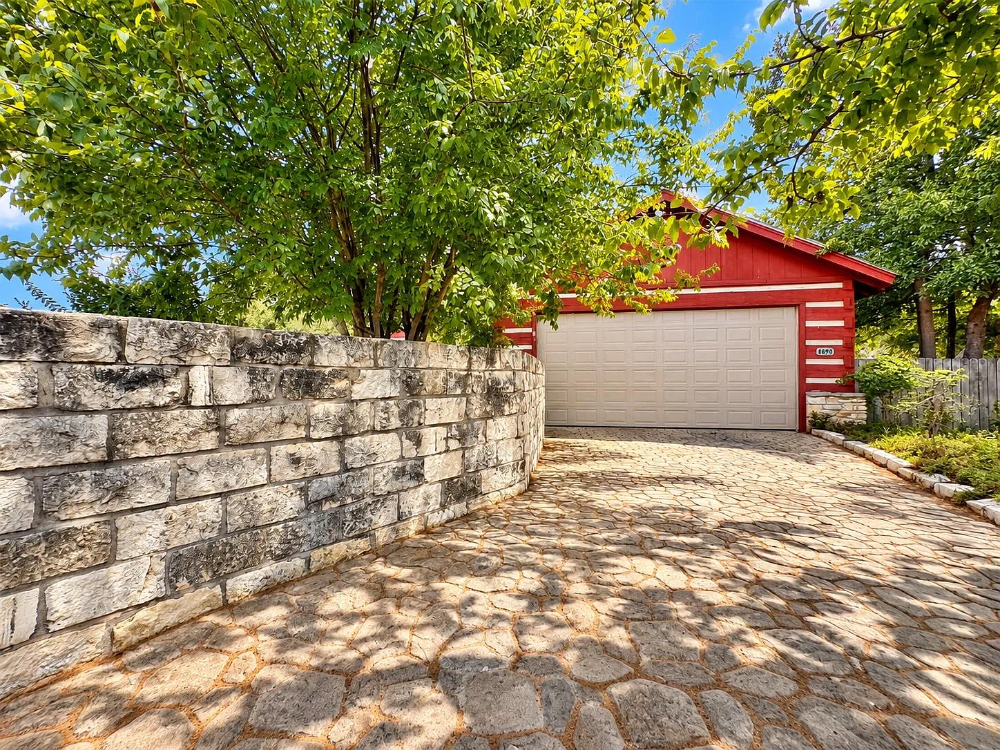 3 bed, 2.0 bath, 1872 sqft, $2,195 — Photo 3