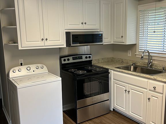 2nd image of 9 Elaine Ct