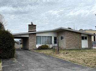 11 Canfield Rd, Ottawa, ON K2H 5S7