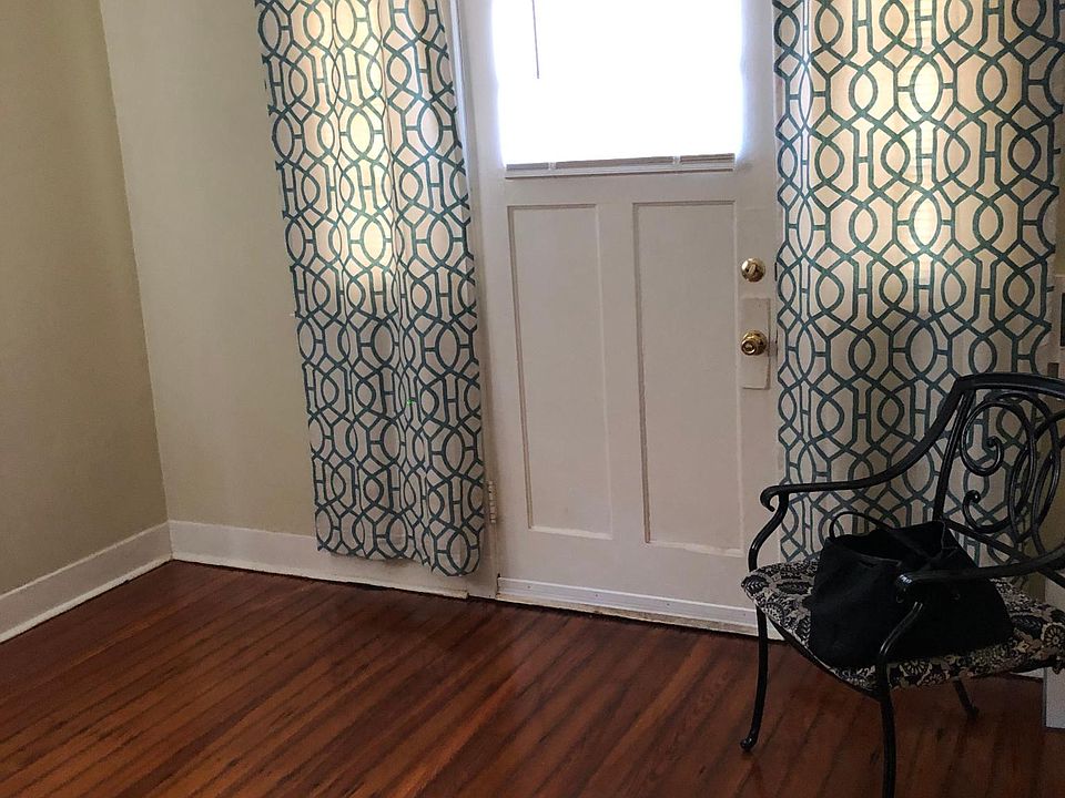 2nd image of 2564 Clover St