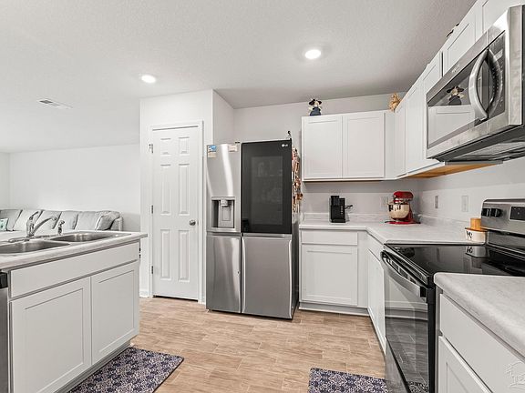 3rd image of 2745 Savannah Michelle Ln