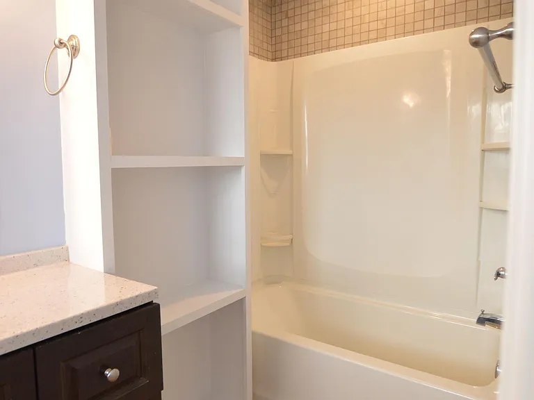1008 Schall Pl — Photo 13