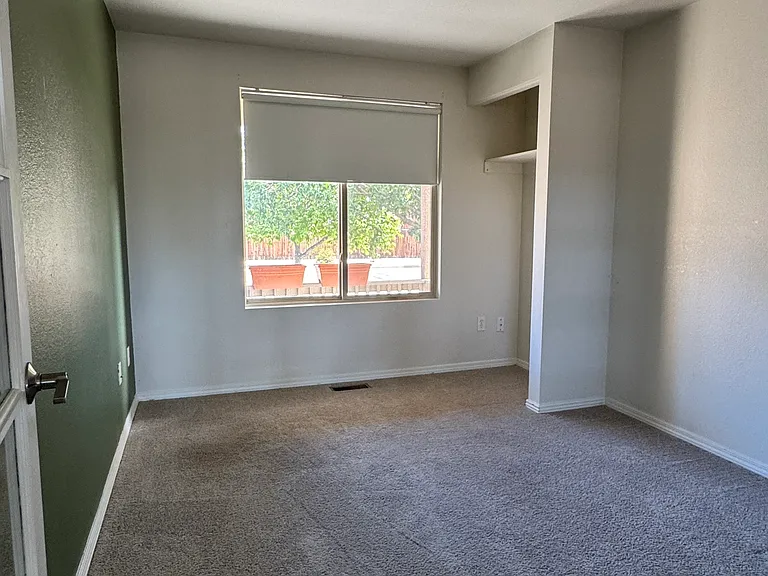 7660 Amberly Dr — Photo 11