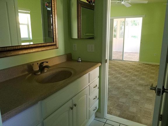 5th image of 1020 NE 30th Ave APT 124