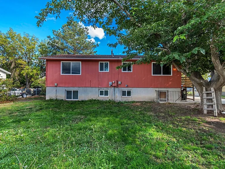 360 S Belaire Cir — Photo 17