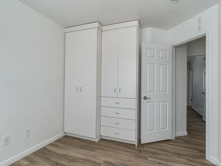 2519 S 1400 W — Photo 18