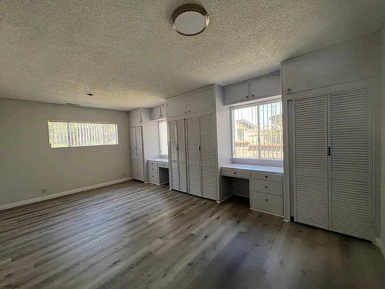 1115 S El Molino St — Photo 49