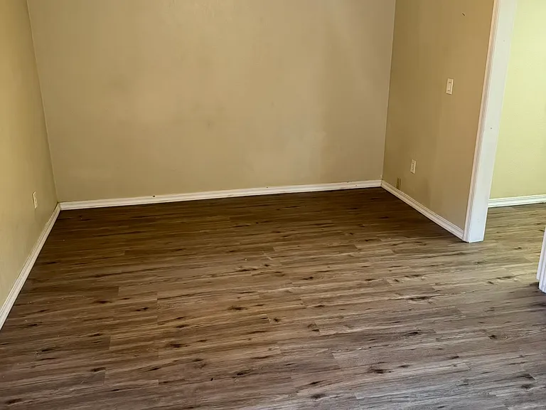 22444 Mission Blvd — Photo 5
