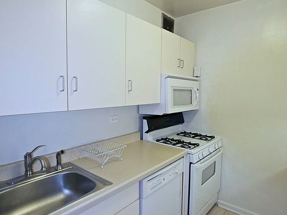 4th image of 150 E 83rd St #6G