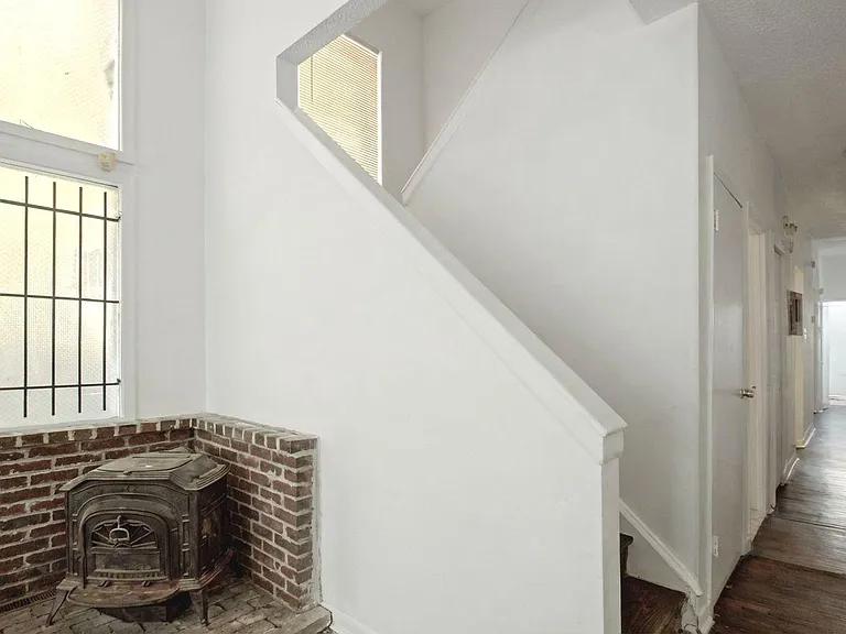 1806 W Diamond St — Photo 9