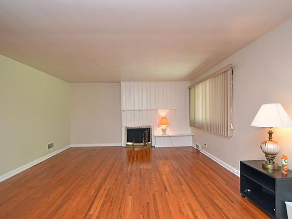 4th image of 3926 Wess Park Dr