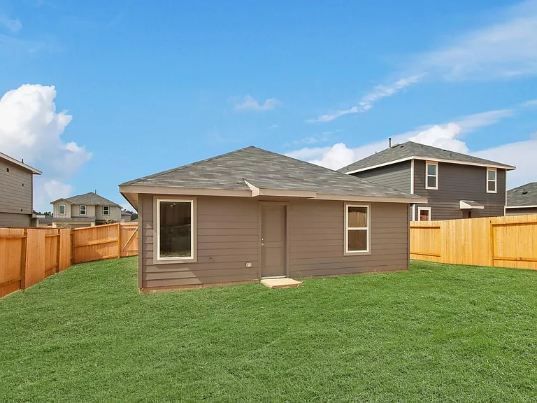 40830 Hawthorne Glades St — Photo 13