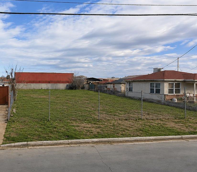 1st image of 1013 Collins Way