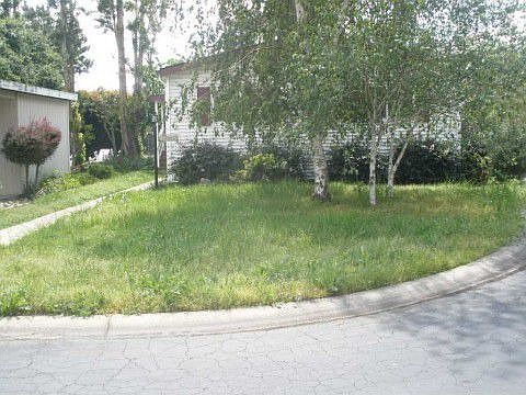 1st image of 28 River Bend Dr