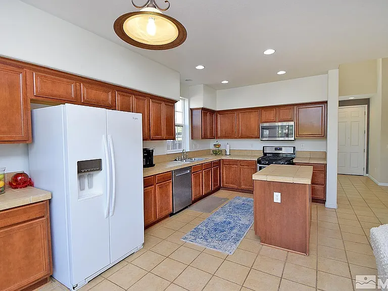 6889 Centaurus Dr — Photo 2