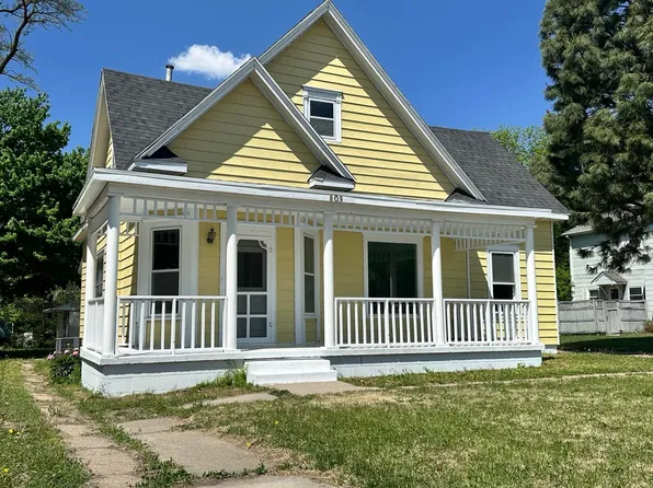 809 N Burlington Ave, Hastings, NE 68901