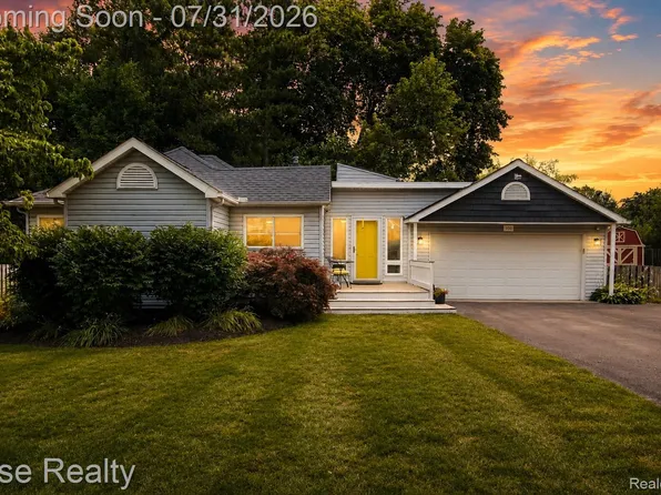 1870 Orchid St, Waterford, MI 48328