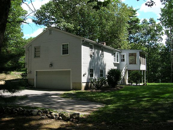 Suprisingly Private on 1 Acre Lot