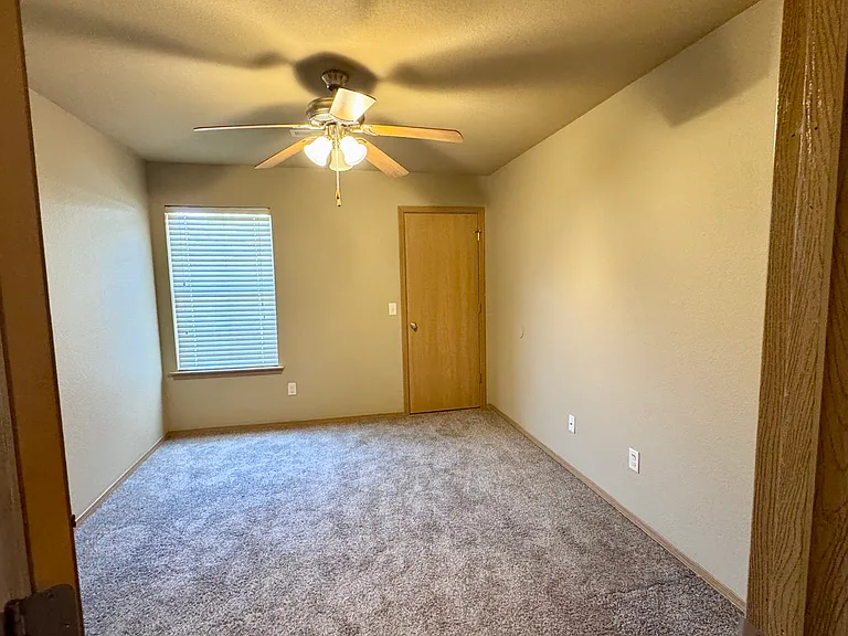 1214 Hanson Cir #1214 — Photo 8