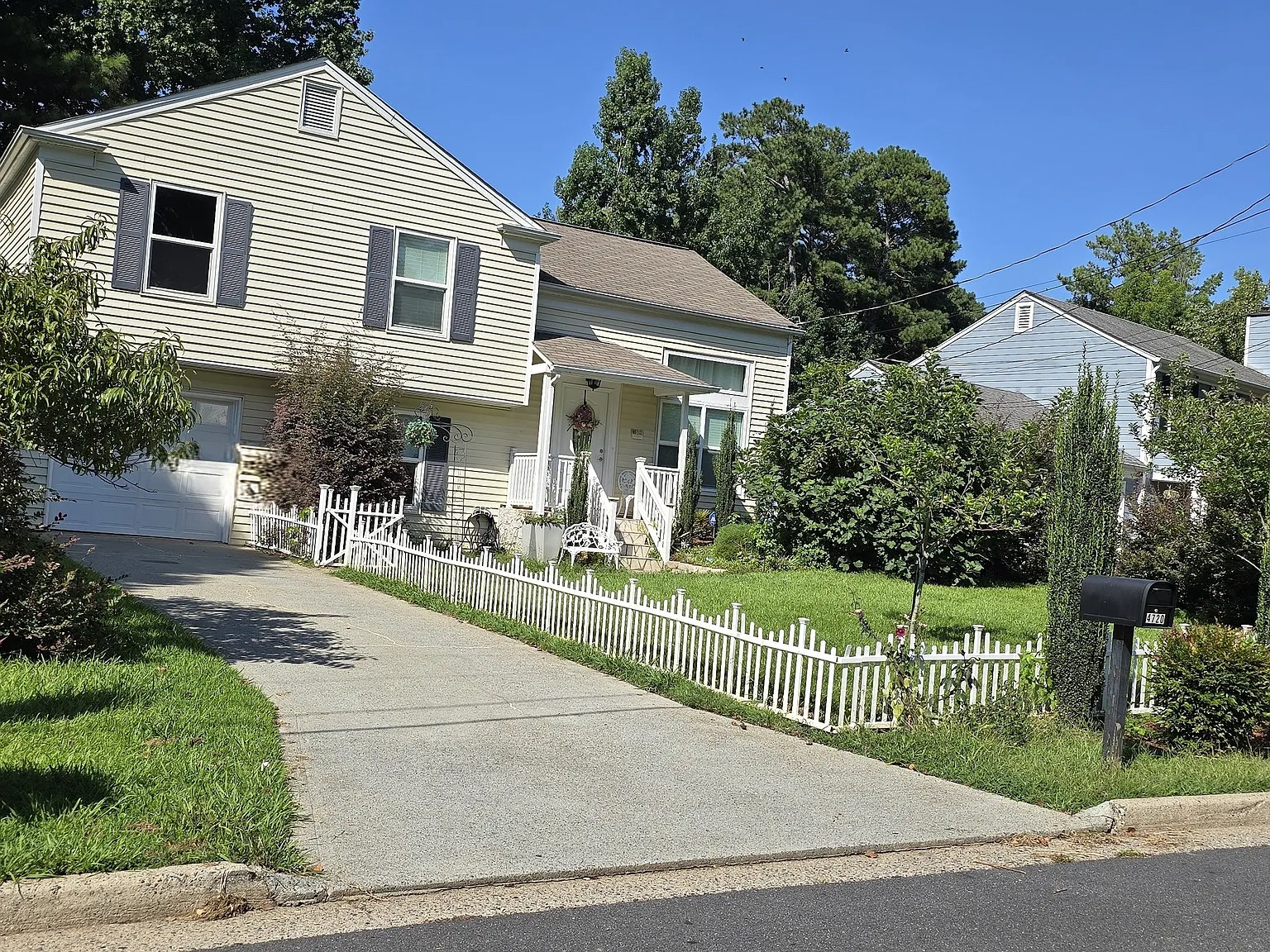 4 bed, 1300 sqft, $3,200 — Photo 1
