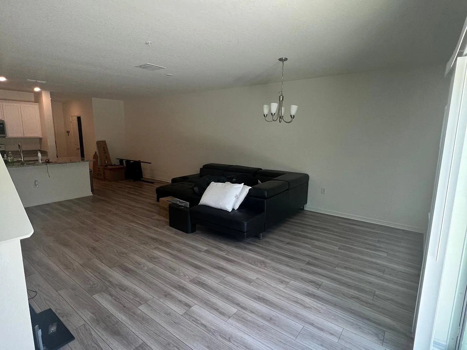 3 bed, 2.5 bath, 1406 sqft, $2,450 — Photo 2