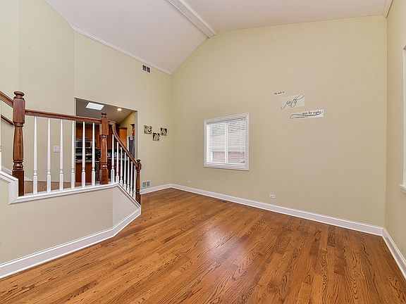 4th image of 1065 Hirsch Blvd