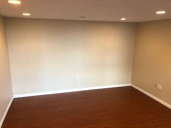 Living room (alt view)