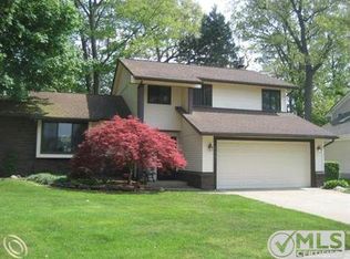 2331 Glen Hill Ct, Waterford, MI