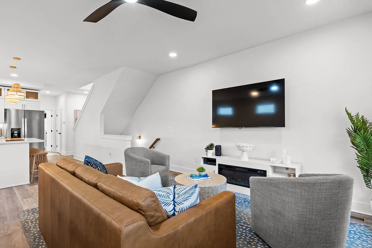 4 bed, 3.0 bath, $12,280 — Photo 4
