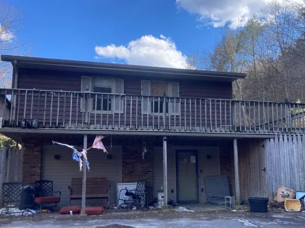 8675 Robinson Creek Rd, Virgie, KY 41572