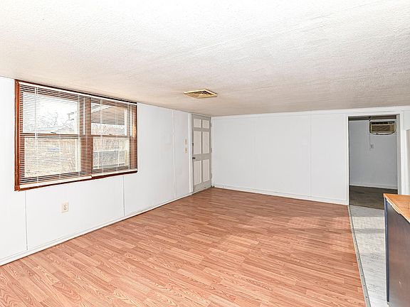 3rd image of 832 Waldemere Ave #2