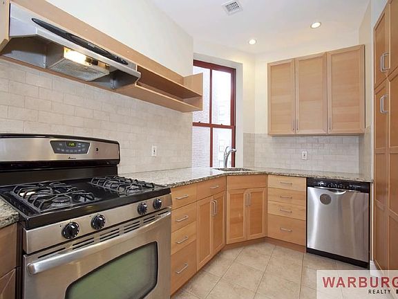 2nd image of 20 W 130th St