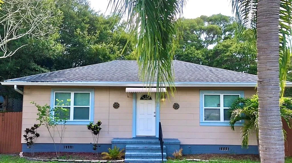 3 bed, 1.0 bath, 994 sqft, $2,800 — Photo 1