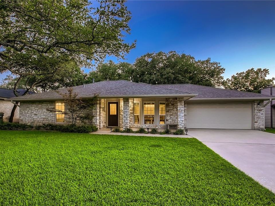 1st image of 207 Oakwood Dr