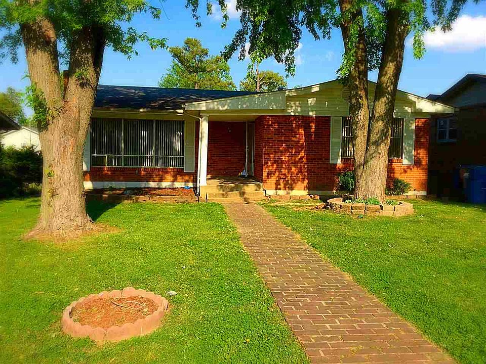 1st image of 1412 Woodland Dr