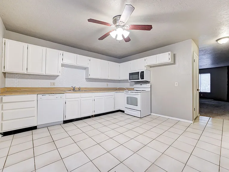 631 Welston Cir #631 — Photo 16