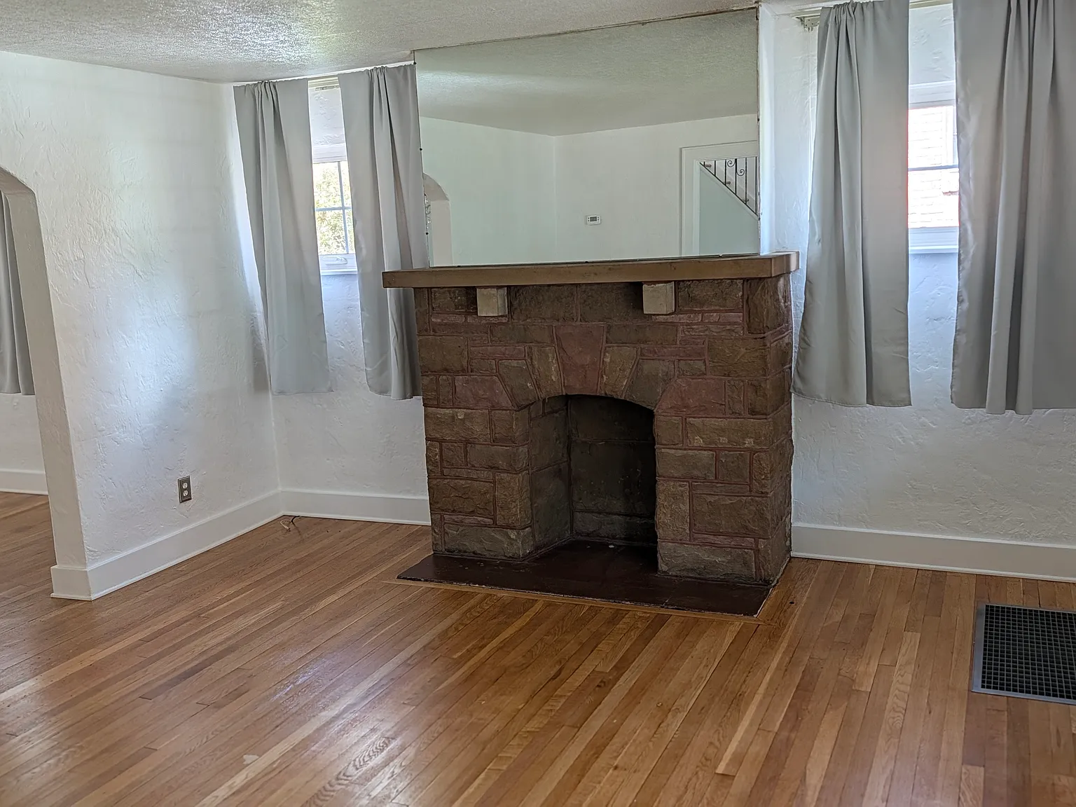 3 bed, 1392 sqft, $1,800 — Photo 2