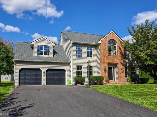 325 N Farm Dr, Lititz, PA 17543