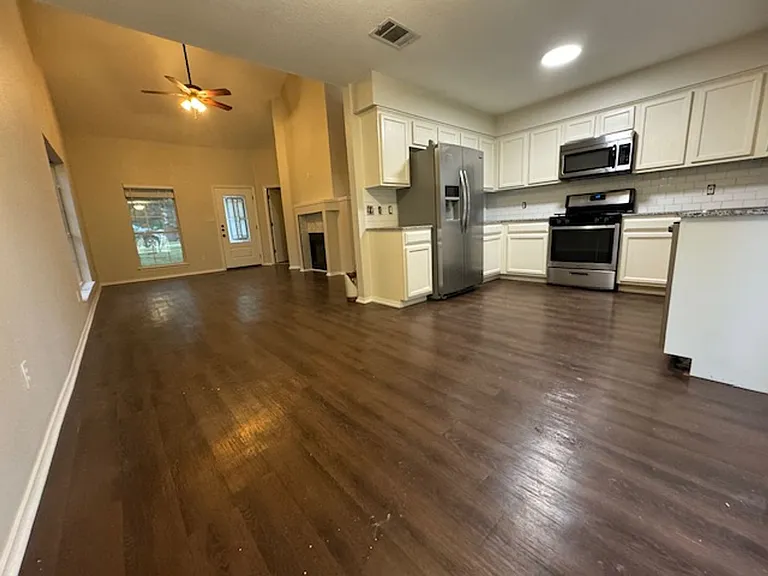 4713 Castleman Dr — Photo 4