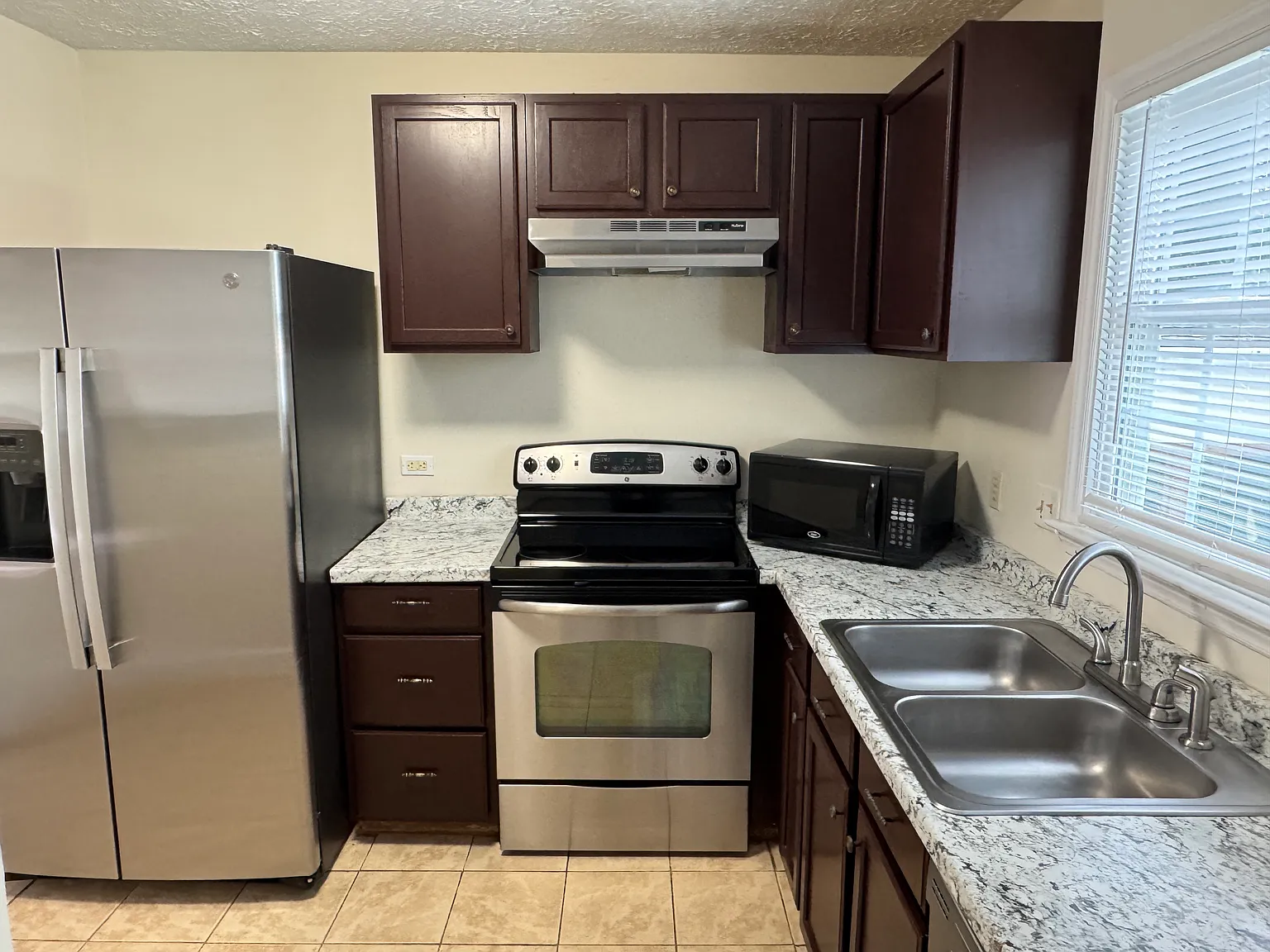 4 bed, 1620 sqft, $2,250 — Photo 4