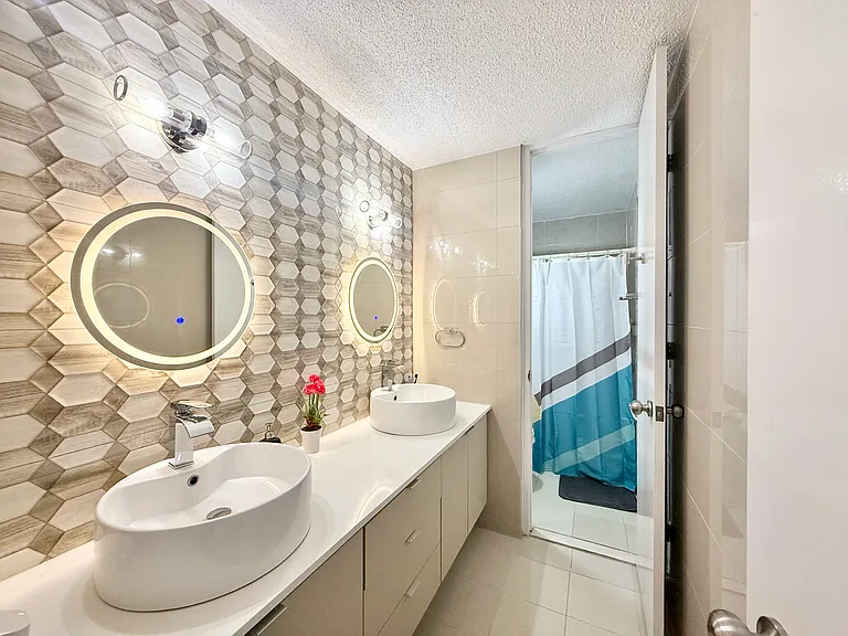690 Teniente Cesar Luis Gonzalez Ave — Photo 27