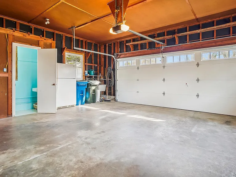 532 Trippe Ave — Photo 30