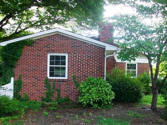 3rd image of 2508 Armstrong Park Dr