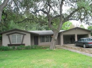 811 15th St, Bandera, TX 78003