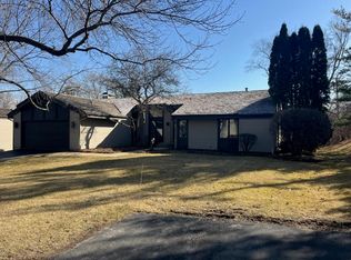 5450 Winding Creek Dr, Rockford, IL